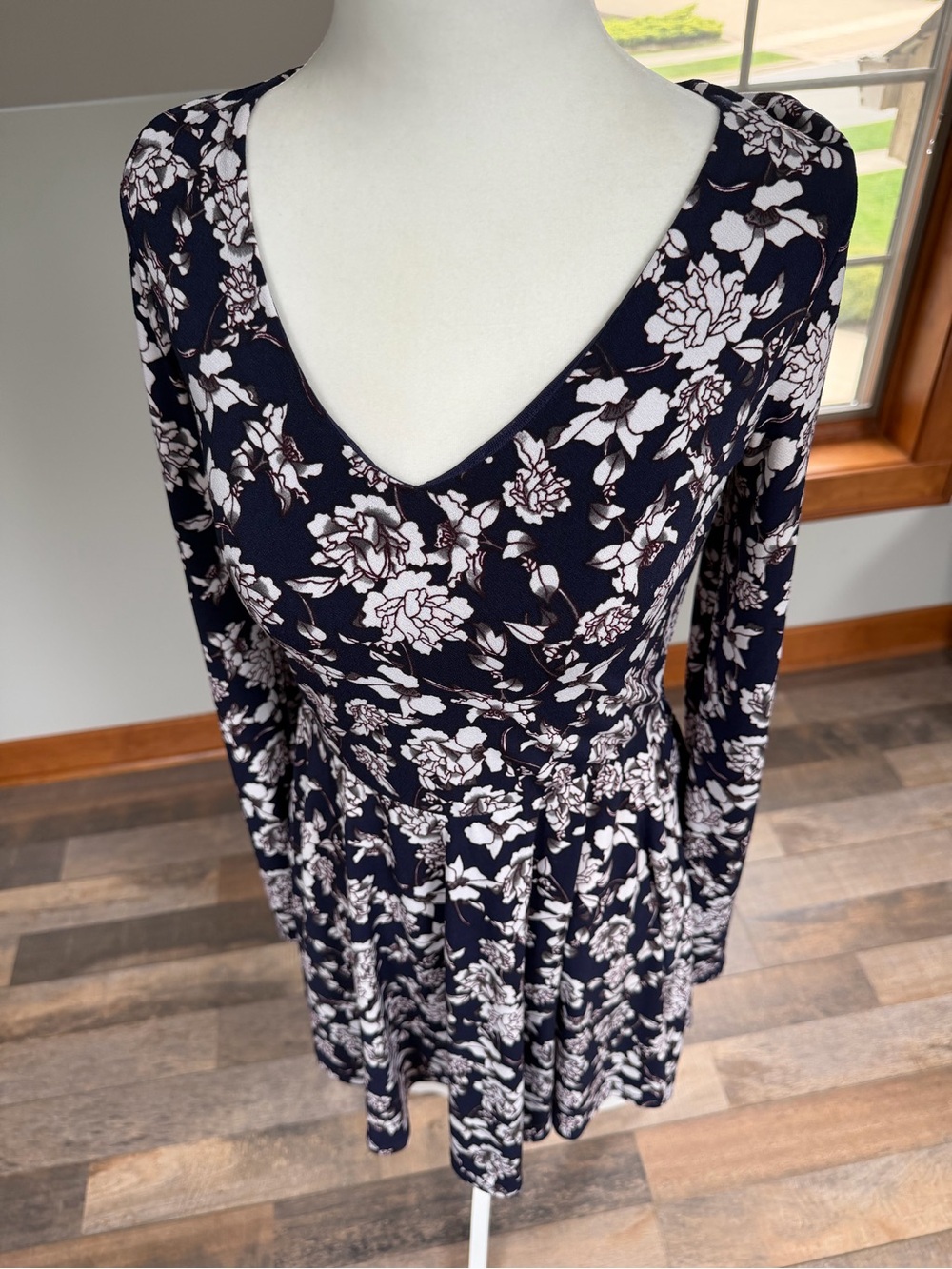 Aeropostale floral long‑sleeve dress